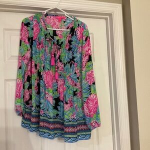 Lilly Pulitzer shirt. Size small. Colorful